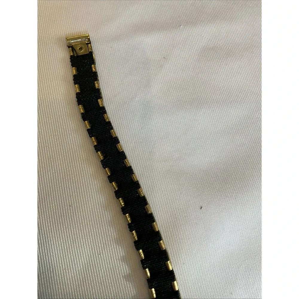 Vintage Stretch Gold Tone Snake Belt Embossed Flowers 70s 80s Statement